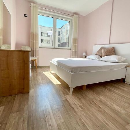 Modern & Cozy Apartment ティラナ エクステリア 写真